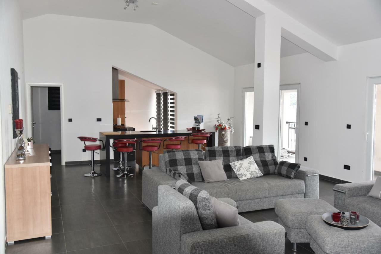 Villa Pina Appartment Chantos Tisno Exterior photo