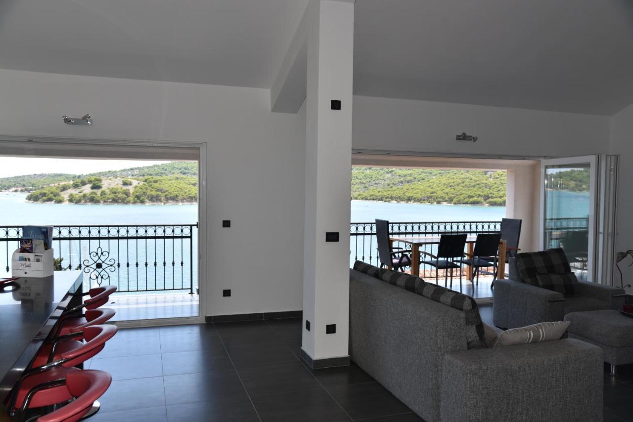 Villa Pina Appartment Chantos Tisno Exterior photo